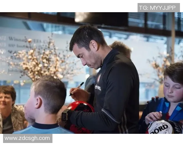 温暖瞬间英国足球明星与孩子们亲密互动传递爱与希望 温暖瞬间英国足球明星与孩子们亲密互动传递爱与希望