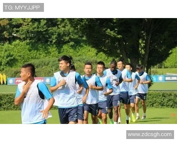 足球明星私下聚餐趣事曝光网友惊呼原来他们私下如此亲密