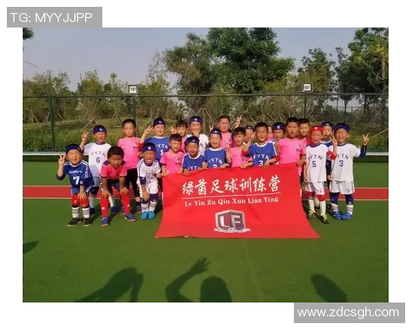 足球明星素描艺术展览:探索绿茵场上的传奇人物与他们的魅力瞬间 足球明星素描艺术展览:探索绿茵场上的传奇人物与他们的魅力瞬间